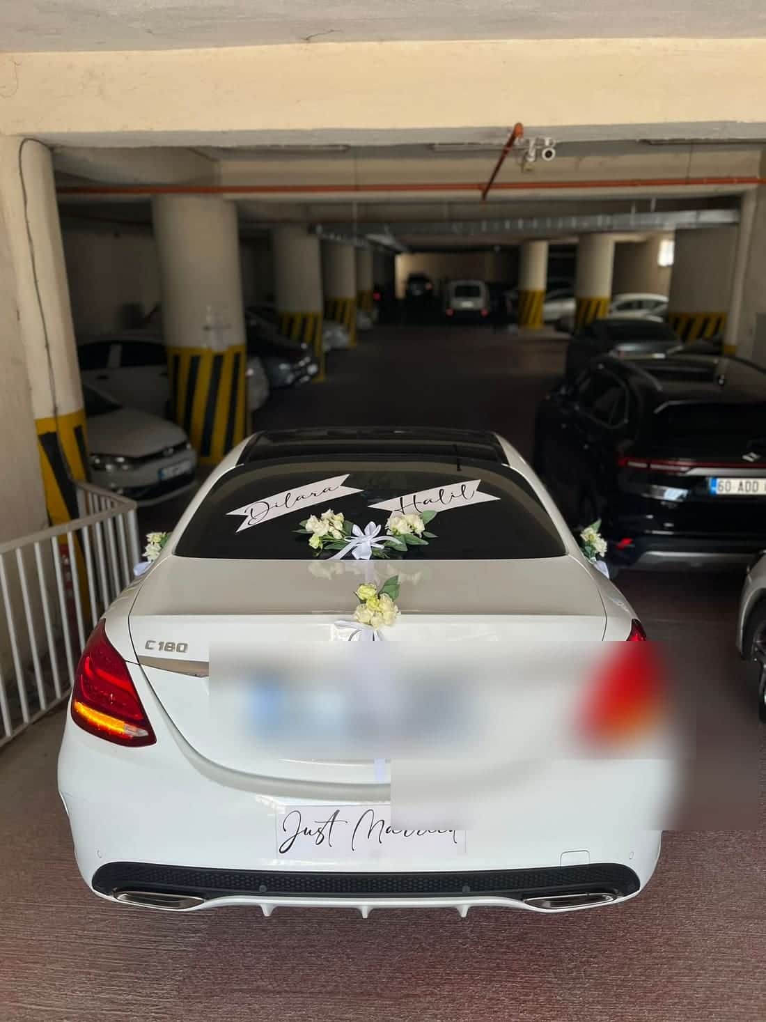 FloraMia Tokat çiçekçi Just Married yazılı gelin arabası süslemesi