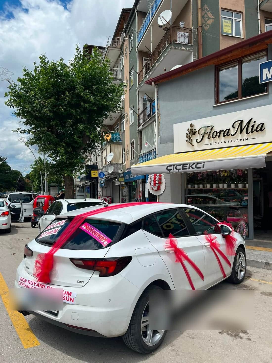 FloraMia Tokat çiçekçi gelin arabası çiçek süslemesi