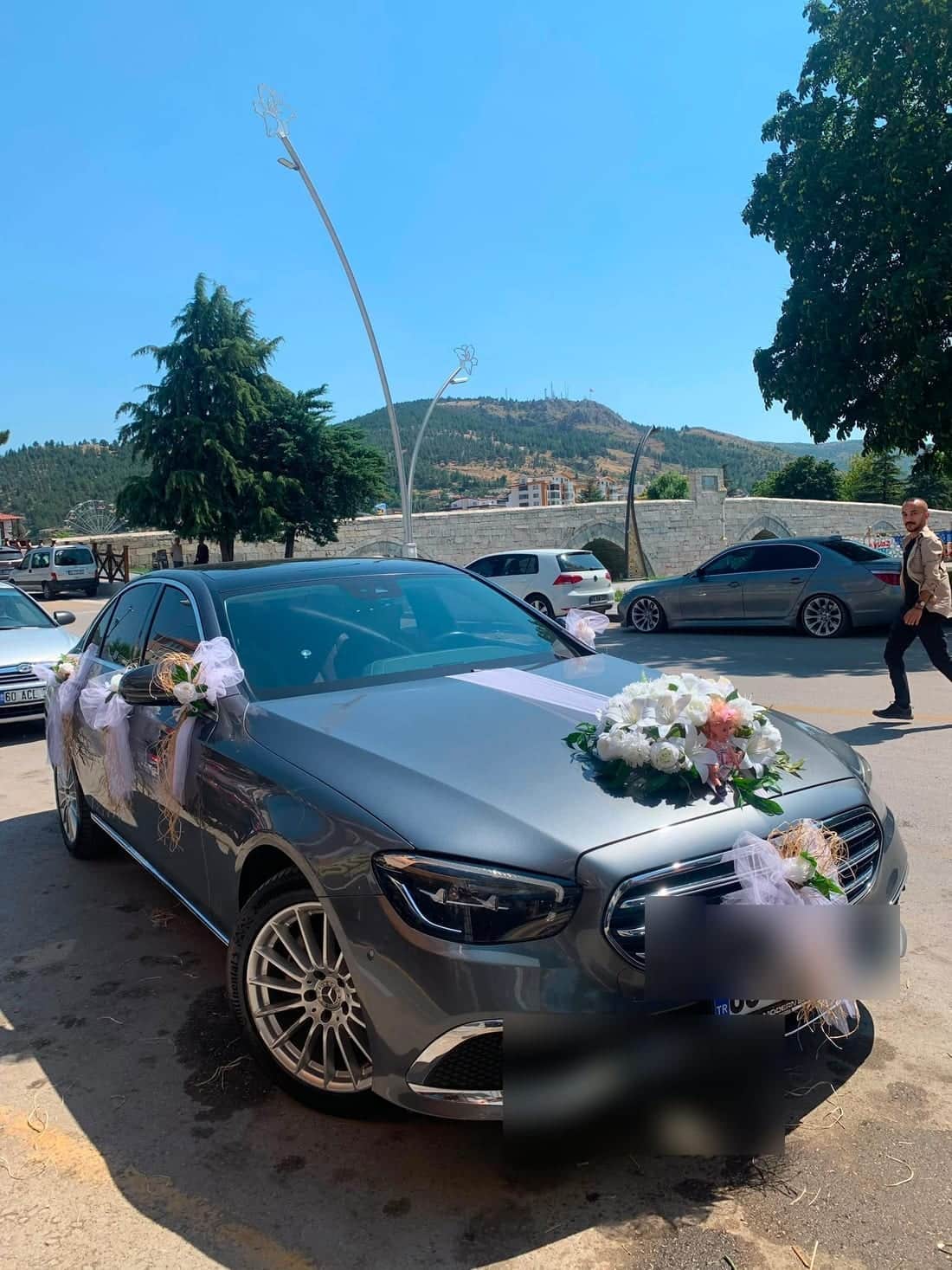 FloraMia Tokat çiçekçi özel gün araba süslemesi