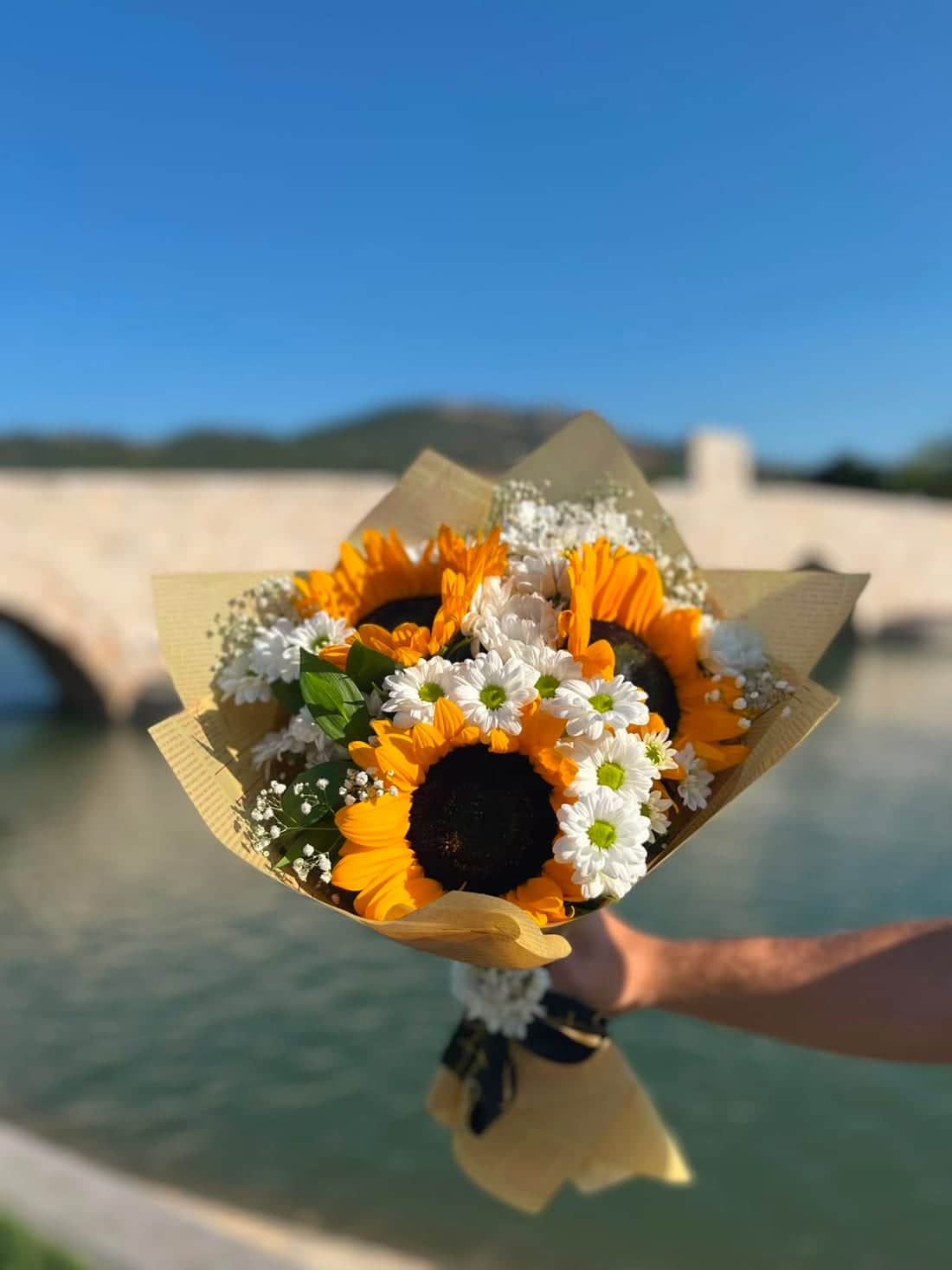 FloraMia Tokat çiçekçi ayçiçeği ve papatya buketi