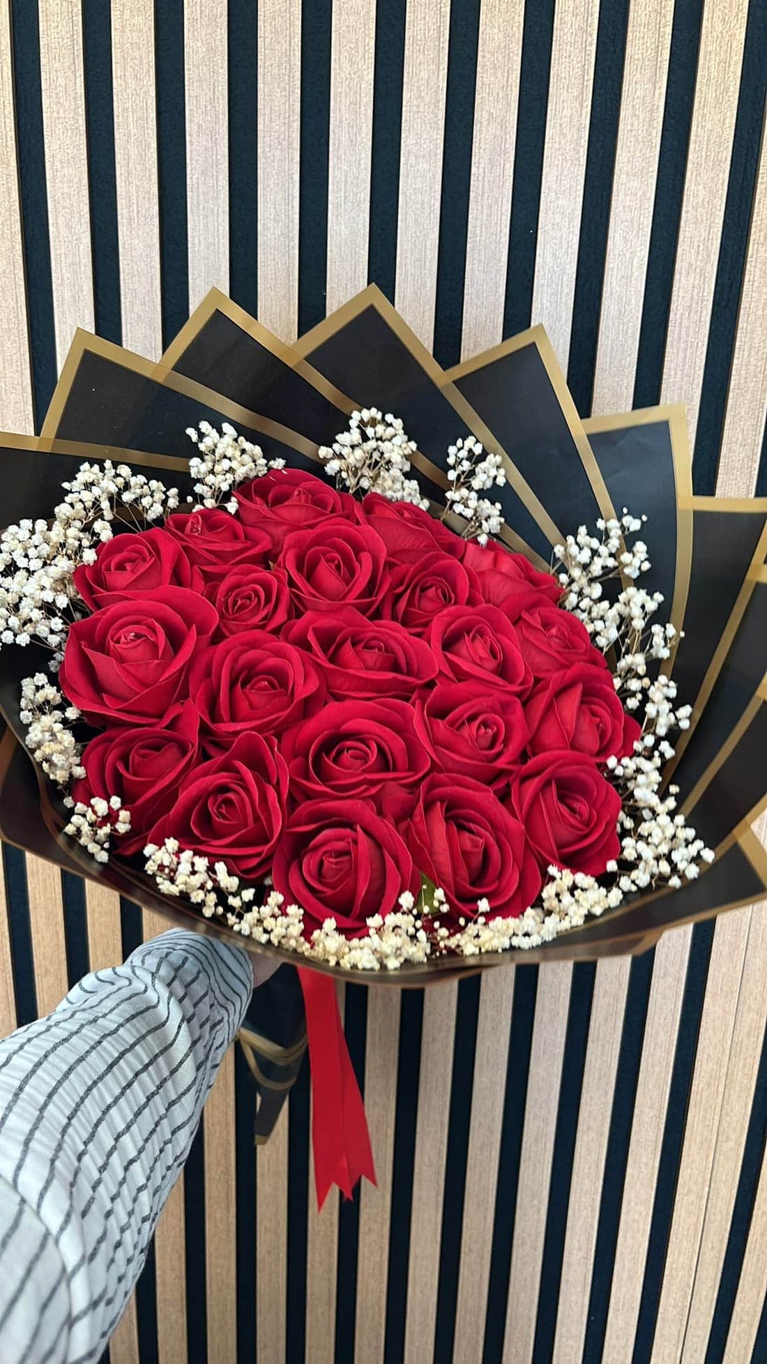 FloraMia Tokat çiçekçi kırmızı gül özel kutu buket